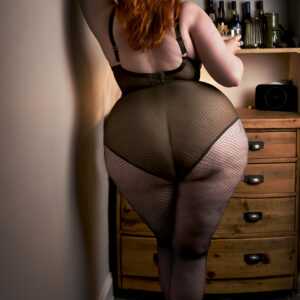 London BBW Amelia Standing